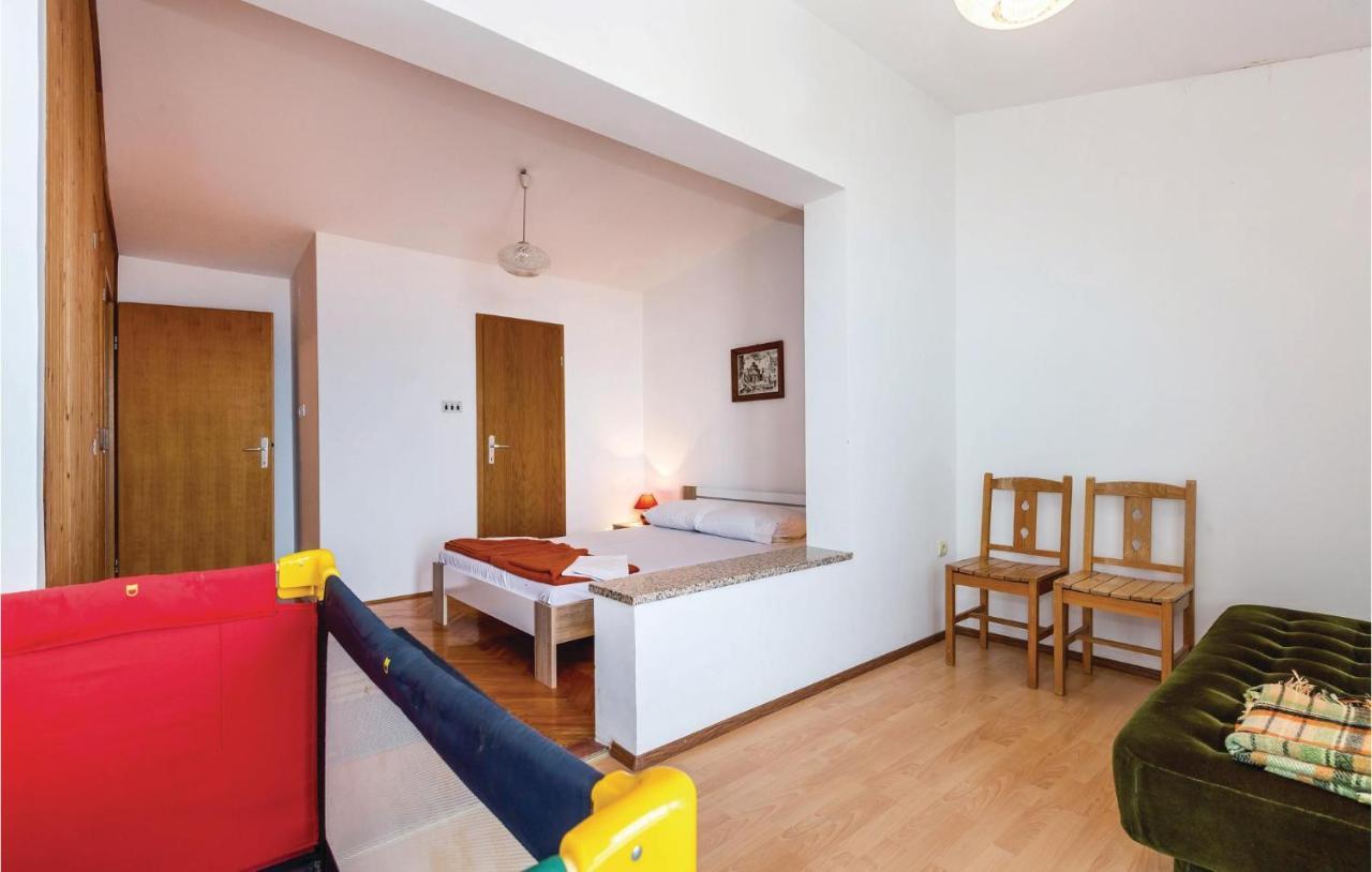Cozy Apartment In Novi Vinodolski With Kitchen Ngoại thất bức ảnh