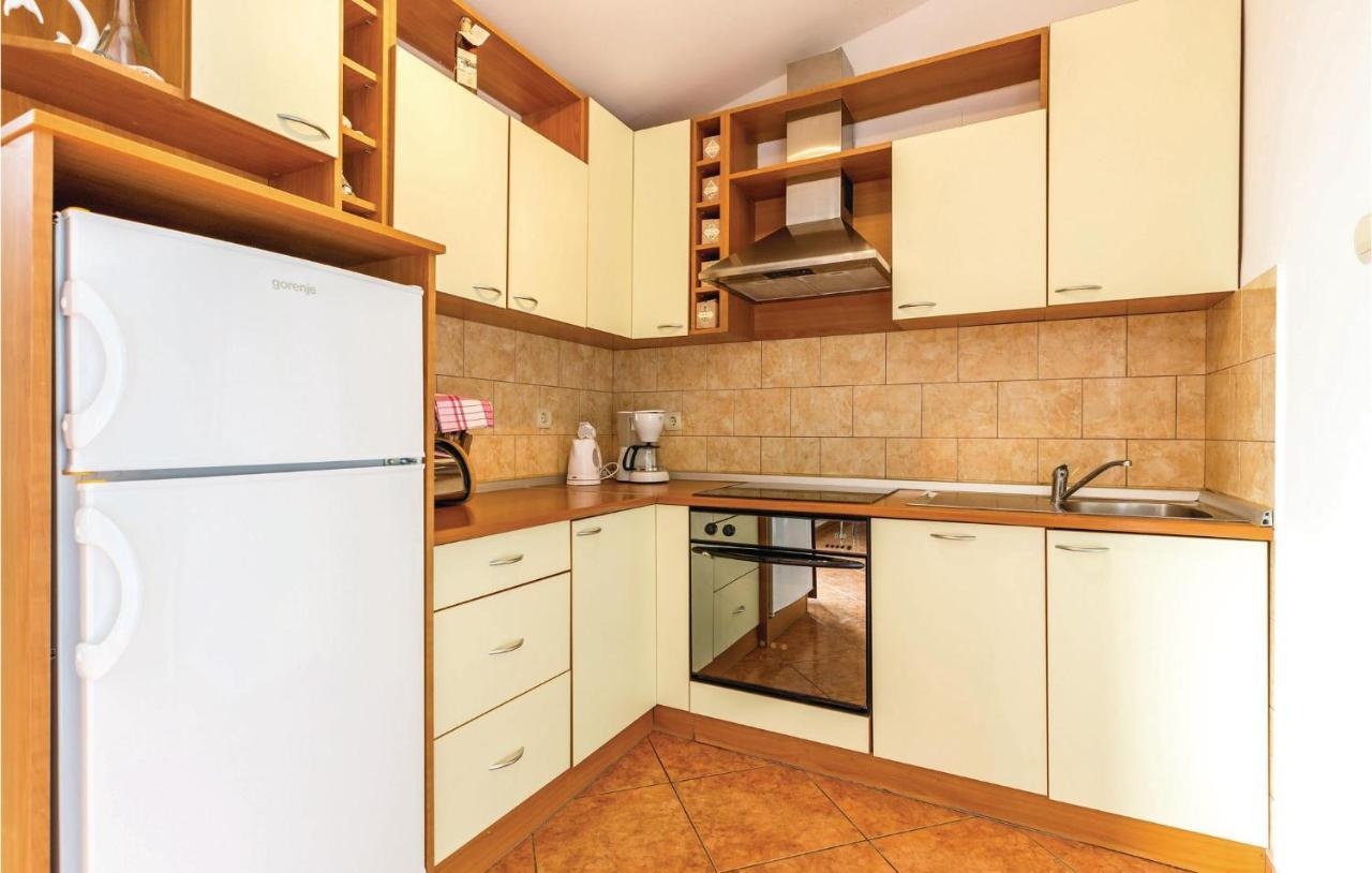 Cozy Apartment In Novi Vinodolski With Kitchen Ngoại thất bức ảnh