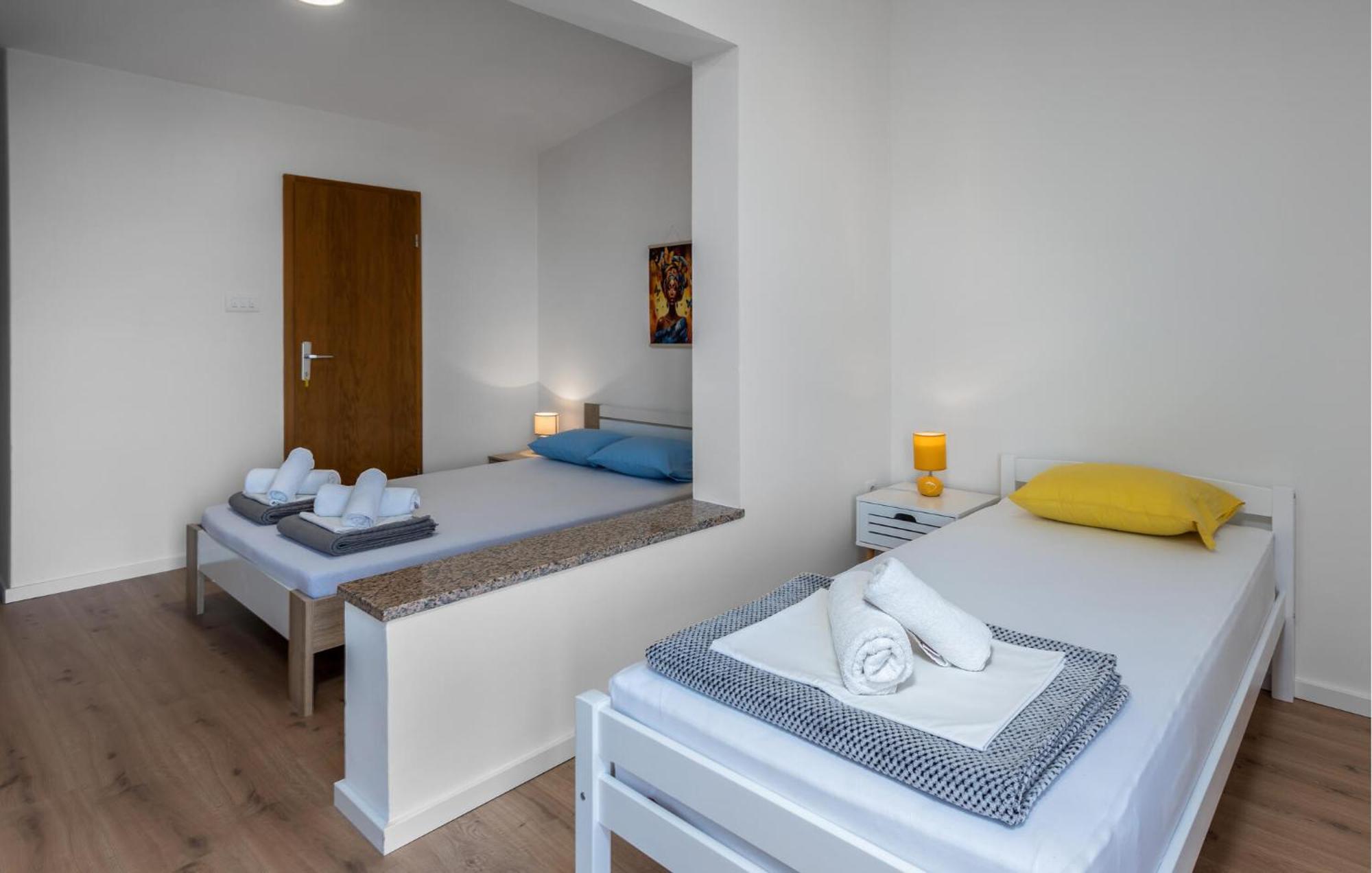Cozy Apartment In Novi Vinodolski With Kitchen Ngoại thất bức ảnh