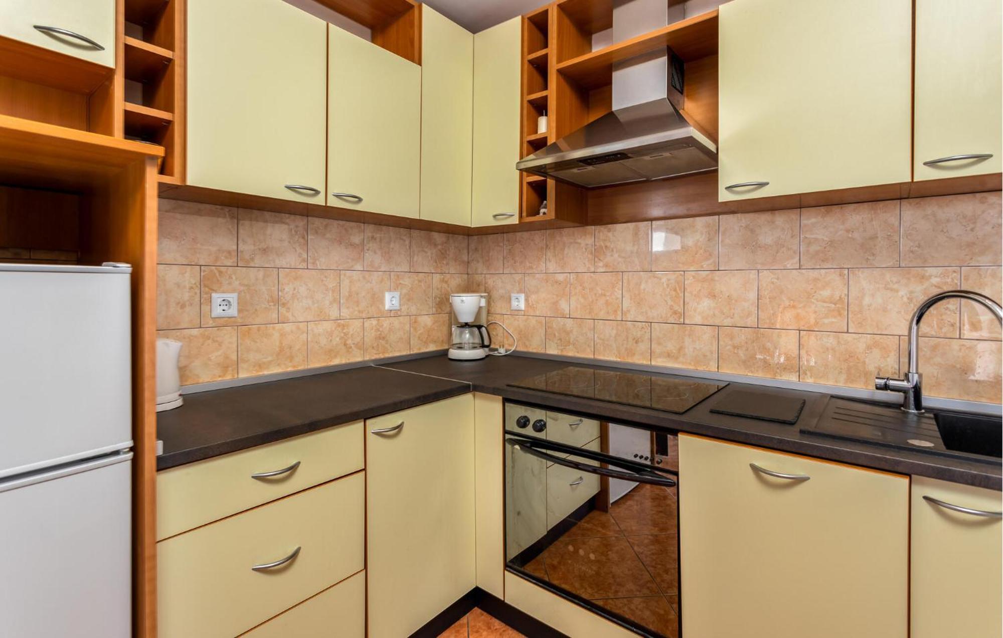 Cozy Apartment In Novi Vinodolski With Kitchen Ngoại thất bức ảnh