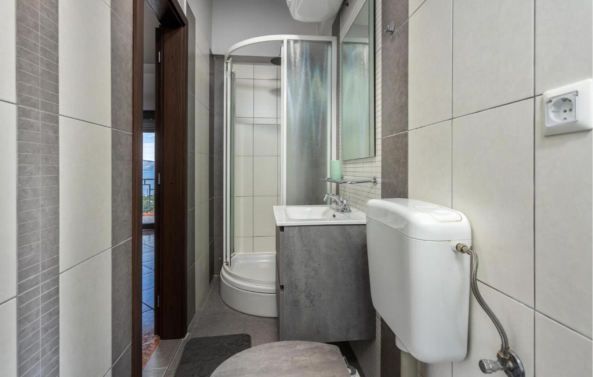 Cozy Apartment In Novi Vinodolski With Kitchen Ngoại thất bức ảnh