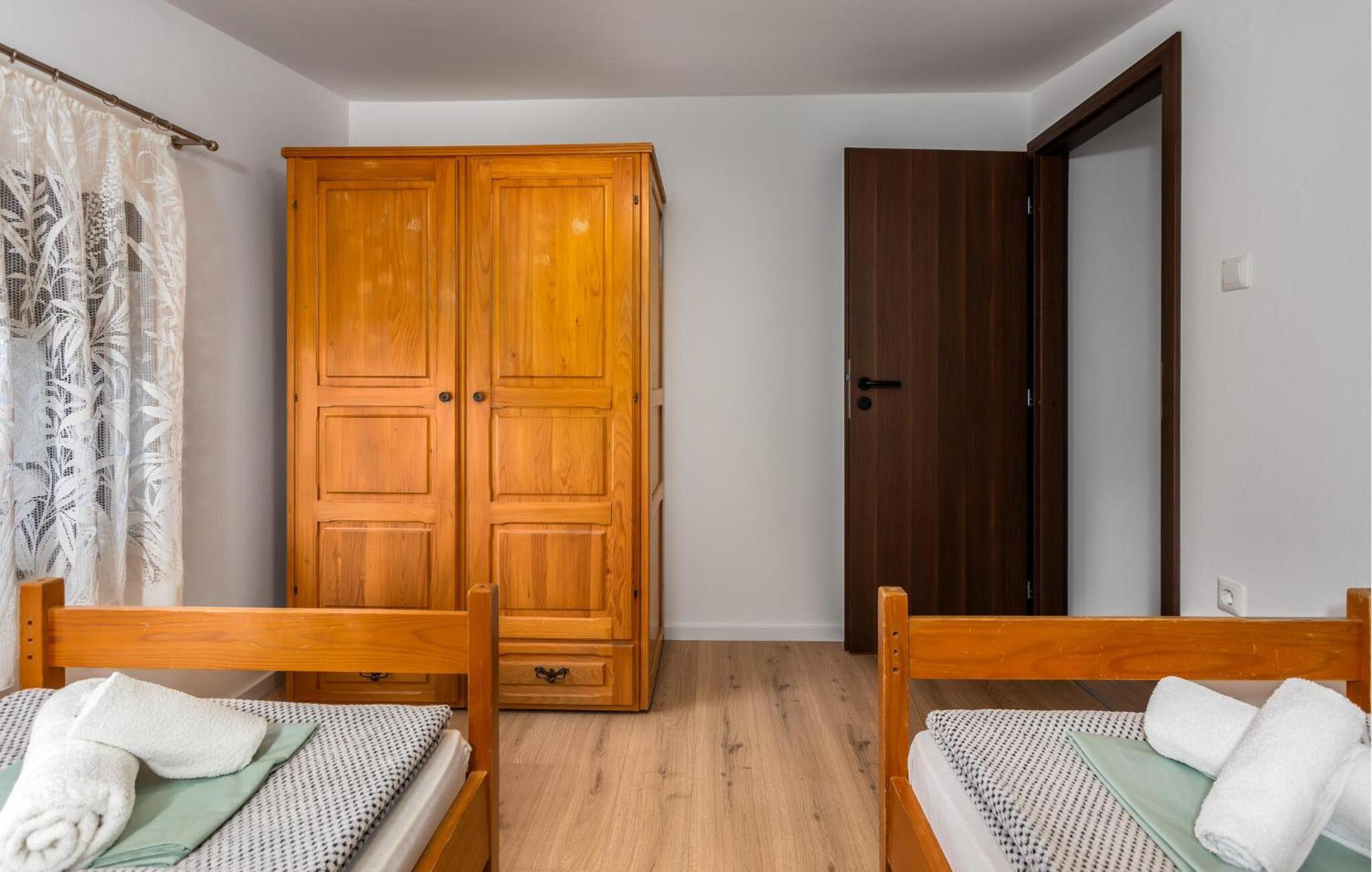 Cozy Apartment In Novi Vinodolski With Kitchen Ngoại thất bức ảnh